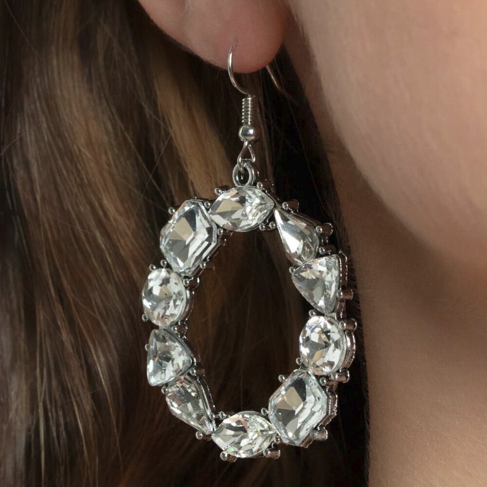 Paparazzi Jewelry Accessories - GLOWING in Circles - White Earring - Vintage